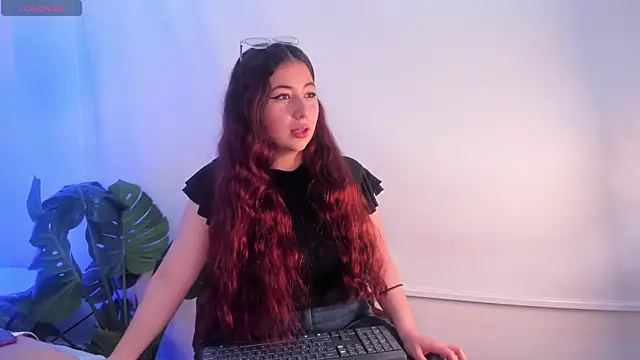 Nicolle Evanss  online show from April 30, 2026, 3:57 am
