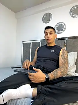 Snapshot of blackbullger_ chatting on October 28, 2025, 11:31 am blackbullger online show from October 28, 2025, 11:31 am