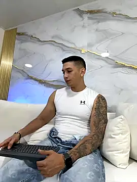 Snapshot of blackbullger_ chatting on November 19, 2025, 11:32 am blackbullger online show from November 19, 2025, 11:32 am