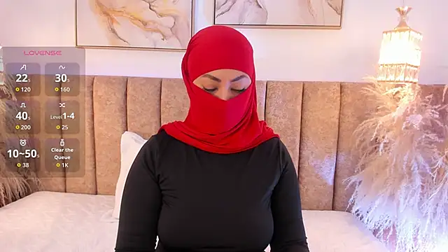 Snapshot of azza__ chatting on November 21, 2025, 12:04 pm azza online show from November 21, 2025, 12:04 pm