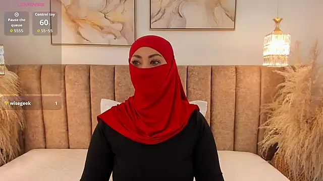 Snapshot of azza__ chatting on December 1, 2025, 11:44 am azza online show from December 1, 2025, 11:44 am