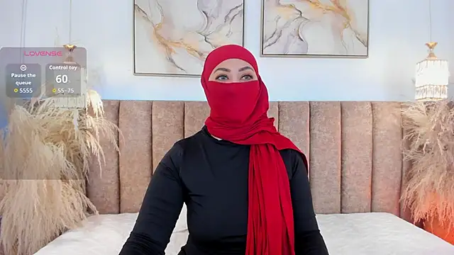 Snapshot of azza__ chatting on October 16, 2025, 12:24 pm azza online show from October 16, 2025, 12:24 pm