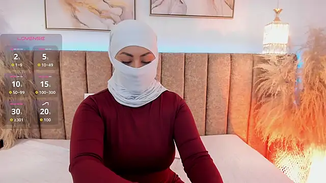 Snapshot of azza__ chatting on November 4, 2025, 11:58 am azza online show from November 4, 2025, 11:58 am