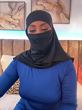 Snapshot of azza__ chatting on October 24, 2025, 4:39 pm azza online show from October 24, 2025, 4:39 pm