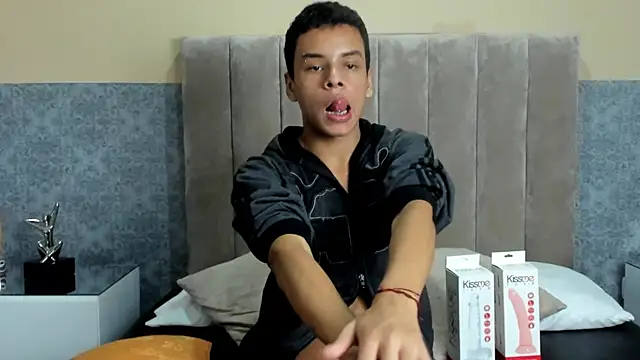 Xavier fox  online show from September 19, 2025, 1:20 am