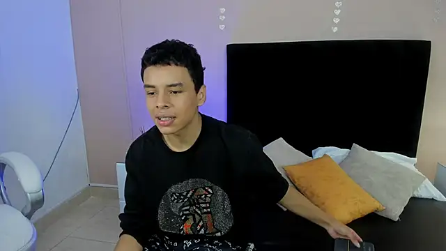 Xavier fox  online show from September 20, 2025, 3:22 am