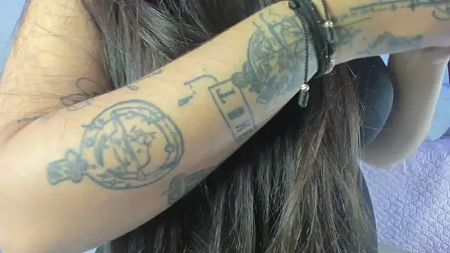 bonnie sm online show from November 27, 2025, 7:03 pm