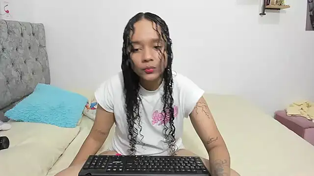 Snapshot of nay_and_aleja1 chatting on December 15, 2025, 2:06 am nay and aleja1 online show from December 15, 2025, 2:06 am