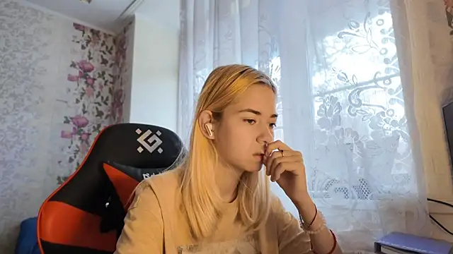 Witching Moon online show from November 13, 2025, 7:45 am