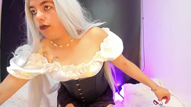 Lila Cox online show from September 9, 2025, 11:08 am