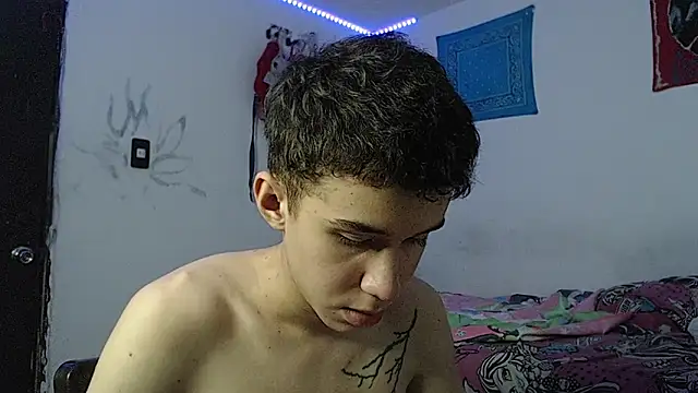 Snapshot of whiteboy69902 chatting on October 21, 2025, 6:18 pm whiteboy69902 online show from October 21, 2025, 6:18 pm