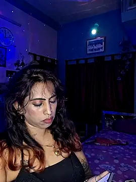 Snapshot of Love_Beauty01 chatting on August 8, 2026, 6:48 pm Love Beauty01 online show from August 8, 2026, 6:48 pm