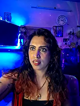 Snapshot of Love_Beauty01 chatting on July 28, 2026, 8:52 pm Love Beauty01 online show from July 28, 2026, 8:52 pm