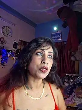 Snapshot of Love_Beauty01 chatting on June 18, 2026, 6:35 pm Love Beauty01 online show from June 18, 2026, 6:35 pm