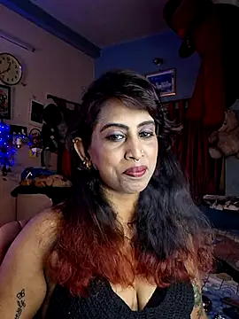Snapshot of Love_Beauty01 chatting on July 10, 2026, 6:52 pm Love Beauty01 online show from July 10, 2026, 6:52 pm