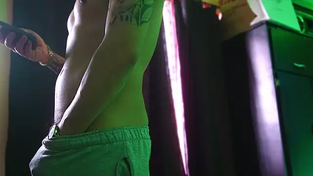 AlphaMasterXxx online show from February 5, 2026, 1:29 pm