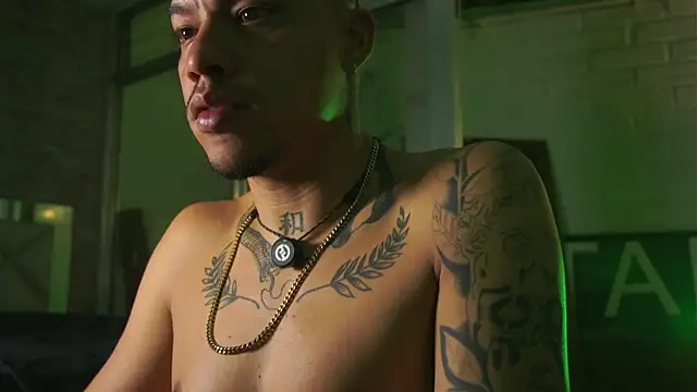 AlphaMasterXxx online show from April 28, 2026, 2:27 am