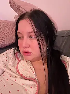 brunetteGirl274 online show from October 17, 2025, 9:27 pm