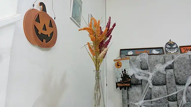 Snapshot of Lizbeth_Rouse chatting on October 30, 2025, 10:35 am Lizbeth Rouse online show from October 30, 2025, 10:35 am