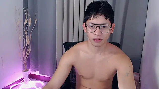 Snapshot of pinkcock_froi2305 chatting on April 30, 2026, 12:17 am pinkcock froi2305 online show from April 30, 2026, 12:17 am