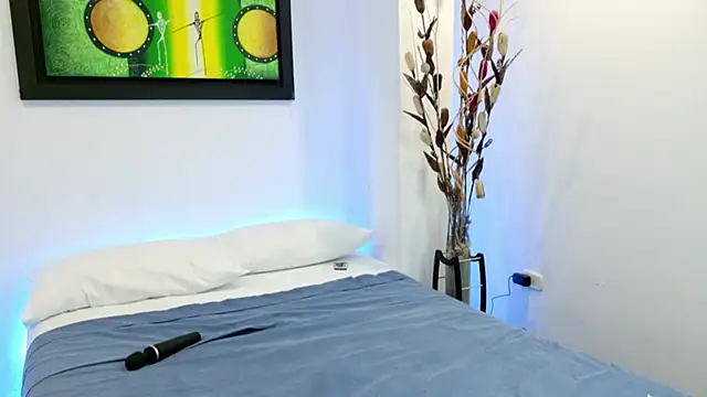 Allhondra online show from October 22, 2025, 9:13 pm