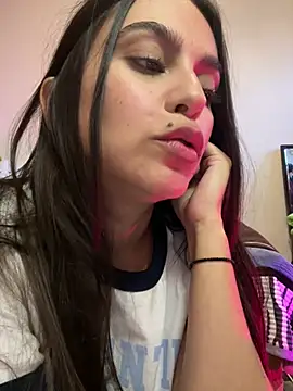 lulix69 online show from May 4, 2026, 1:25 pm