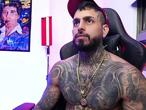 Snapshot of logan_hugh8 chatting on November 6, 2025, 4:16 am logan hugh8 online show from November 6, 2025, 4:16 am