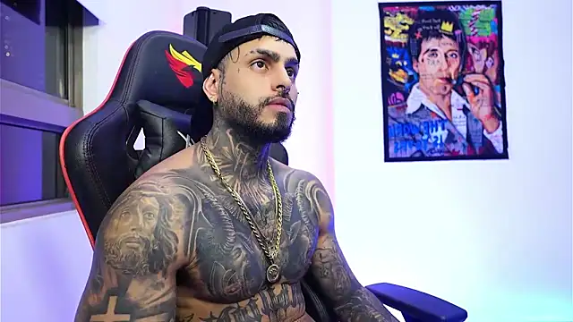 Snapshot of logan_hugh8 chatting on December 14, 2025, 3:35 am logan hugh8 online show from December 14, 2025, 3:35 am