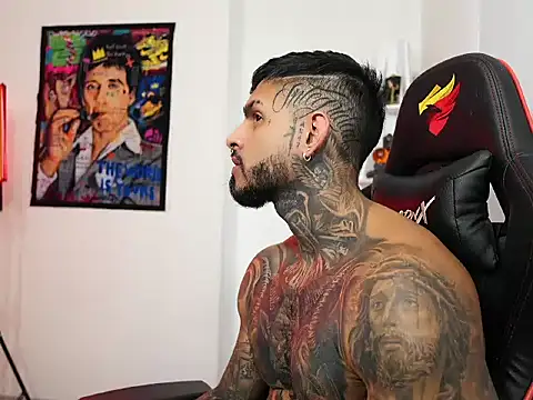 Snapshot of logan_hugh8 chatting on October 19, 2025, 9:06 pm logan hugh8 online show from October 19, 2025, 9:06 pm