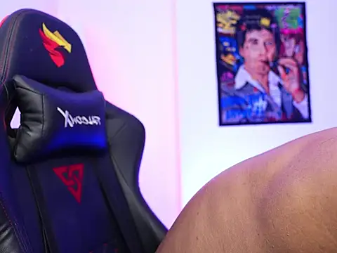 Snapshot of logan_hugh8 chatting on November 23, 2025, 2:21 am logan hugh8 online show from November 23, 2025, 2:21 am