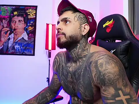 Snapshot of logan_hugh8 chatting on November 4, 2025, 6:39 am logan hugh8 online show from November 4, 2025, 6:39 am