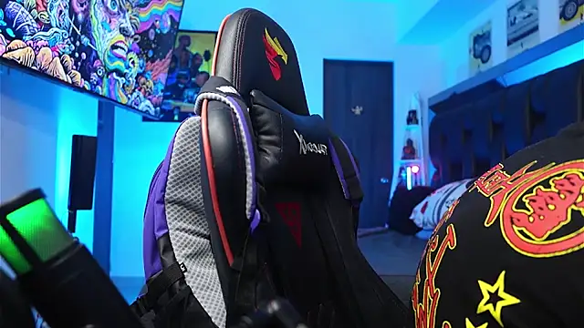 logan hugh8 online show from February 12, 2026, 2:44 am