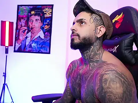 Snapshot of logan_hugh8 chatting on November 5, 2025, 6:38 am logan hugh8 online show from November 5, 2025, 6:38 am