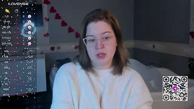 Snapshot of HelenHartt chatting on March 3, 2026, 8:43 am HelenHartt online show from March 3, 2026, 8:43 am