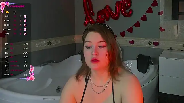 Snapshot of HelenHartt chatting on February 14, 2026, 9:09 am HelenHartt online show from February 14, 2026, 9:09 am