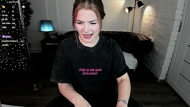 Snapshot of Dark_Moni chatting on December 5, 2025, 2:43 am Dark Moni online show from December 5, 2025, 2:43 am