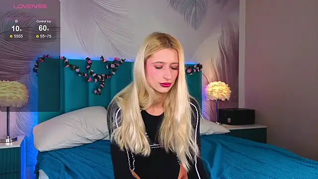 Monica Leen online show from December 17, 2025, 6:51 am