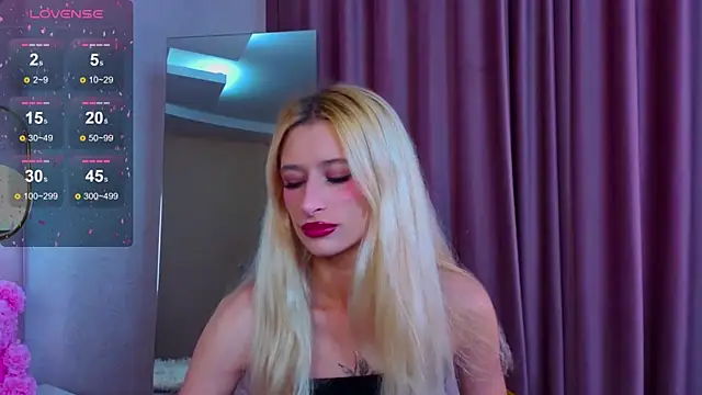 Snapshot of Monica_Leen chatting on November 13, 2025, 6:17 am Monica Leen online show from November 13, 2025, 6:17 am