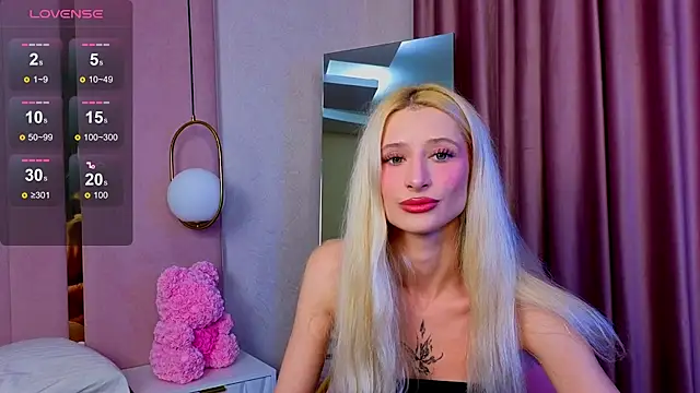 Snapshot of Monica_Leen chatting on October 14, 2025, 6:36 am Monica Leen online show from October 14, 2025, 6:36 am