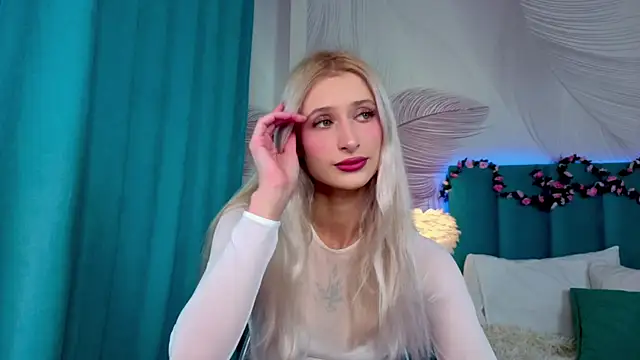 Snapshot of Monica_Leen chatting on November 22, 2025, 6:34 am Monica Leen online show from November 22, 2025, 6:34 am