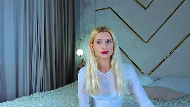 Snapshot of Monica_Leen chatting on October 28, 2025, 8:24 am Monica Leen online show from October 28, 2025, 8:24 am