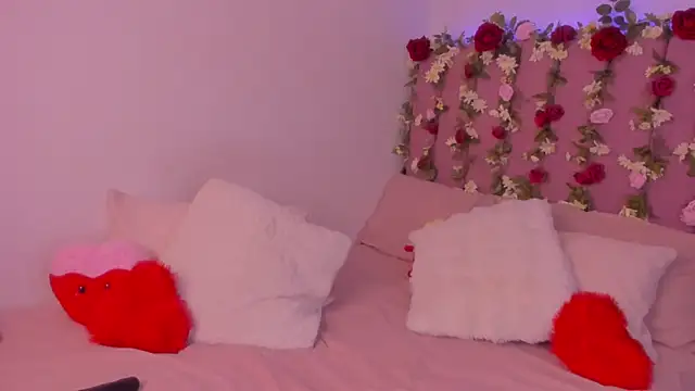 Snapshot of MiaWonderfull chatting on February 22, 2026, 4:59 am MiaWonderfull online show from February 22, 2026, 4:59 am