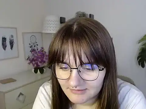 Julie Diamond online show from November 20, 2025, 1:34 pm