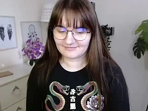 Julie Diamond online show from October 22, 2025, 12:26 pm