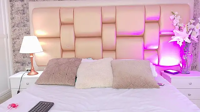 AngelaRoberts online show from November 23, 2025, 6:01 am