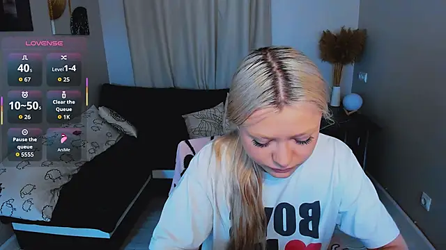 Snapshot of Millie_Vanillies chatting on December 5, 2025, 5:50 am Millie Vanillies online show from December 5, 2025, 5:50 am