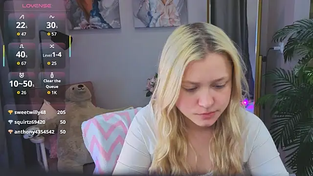 Snapshot of Millie_Vanillies chatting on October 13, 2025, 4:14 am Millie Vanillies online show from October 13, 2025, 4:14 am