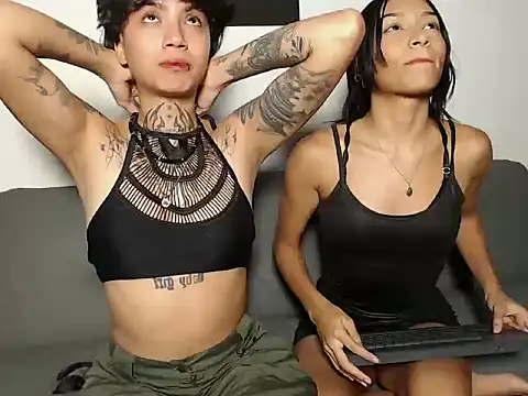 Snapshot of ParisAndVi chatting on October 17, 2025, 12:14 am ParisAndVi online show from October 17, 2025, 12:14 am