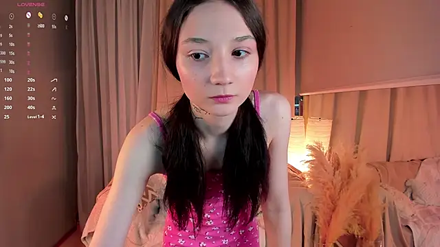 Snapshot of MilliMouse chatting on November 17, 2025, 11:42 pm MilliMouse online show from November 17, 2025, 11:42 pm