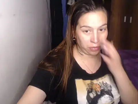 Snapshot of cloequeen15 chatting on February 28, 2026, 1:49 am cloequeen15 online show from February 28, 2026, 1:49 am